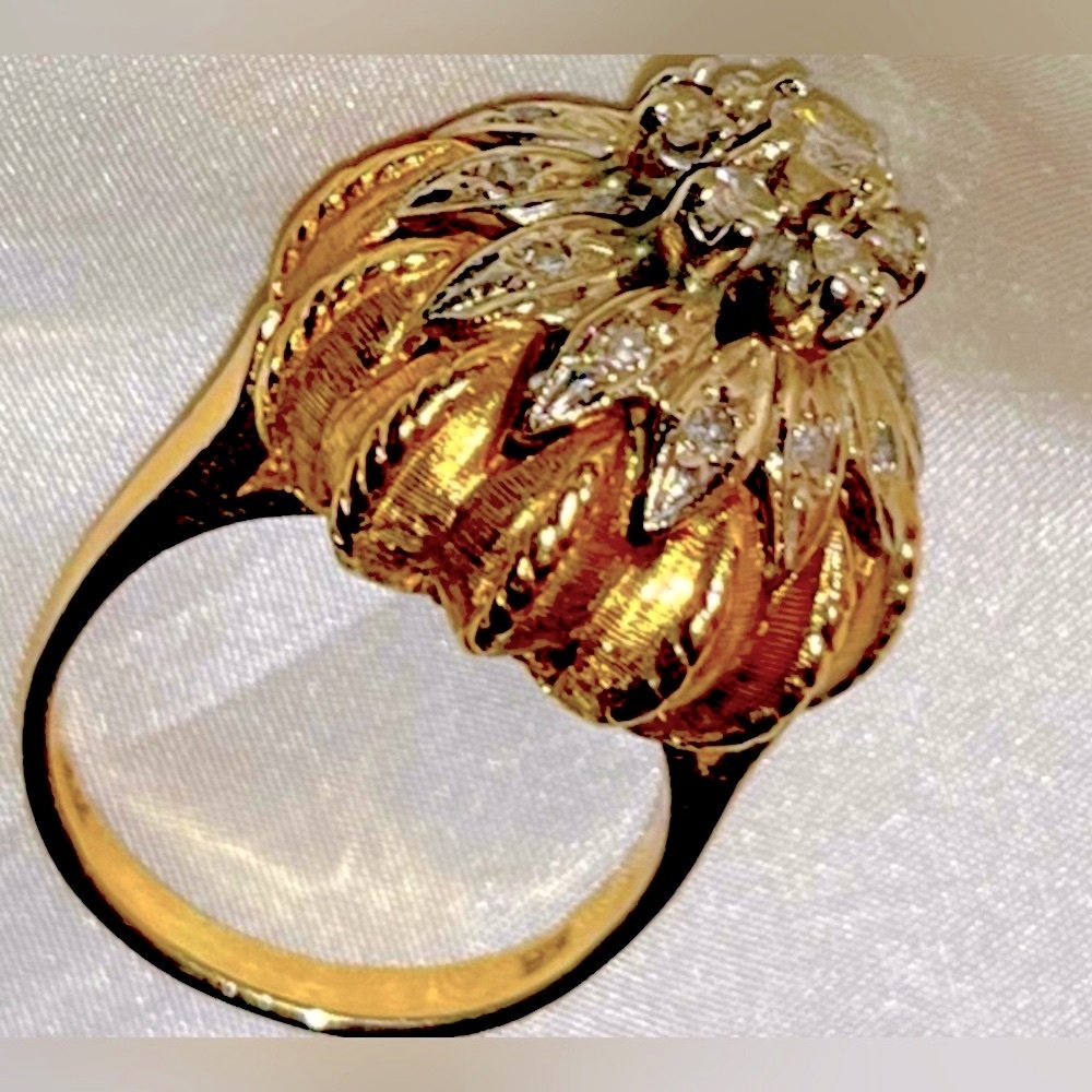 VINTAGE UNIQUE BOMBÈ DIAMOND RING 10.4 GRAMS 14KT YELLOW, WHITE & PLATINUM GOLD - Picture 4 of 10